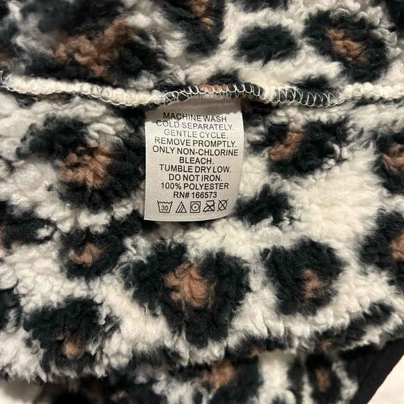 Buc-ee’s pullover - Picture 11 of 13